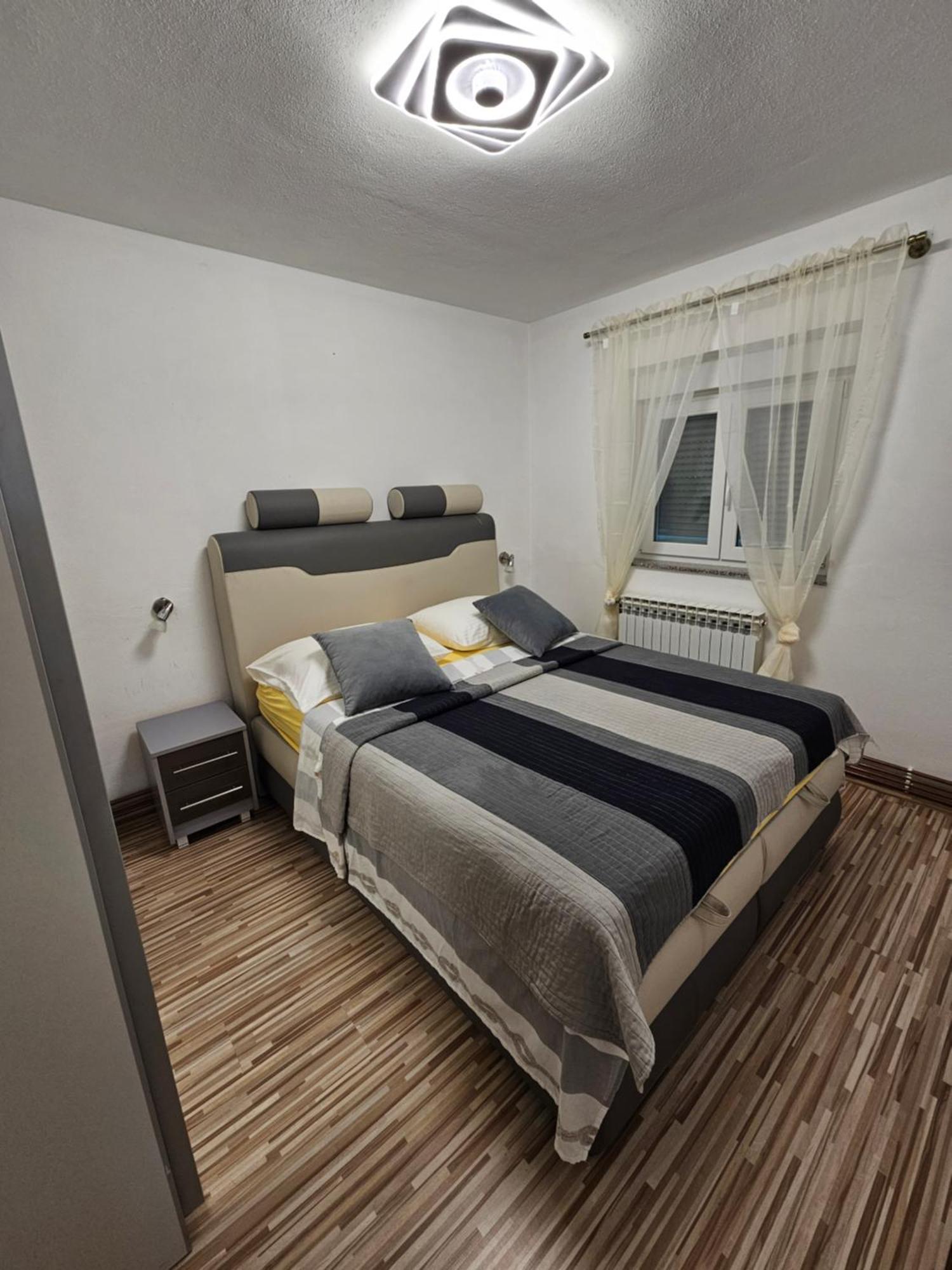 House Mirjana Hotel Smoljanac Eksteriør billede