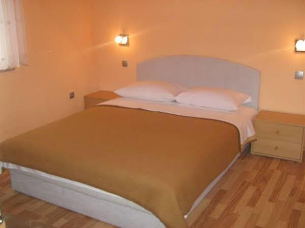 House Mirjana Hotel Smoljanac Eksteriør billede